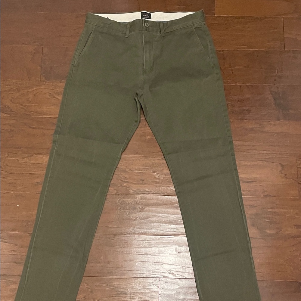J crew stretch men’s  Chinos 32/32
NWOT